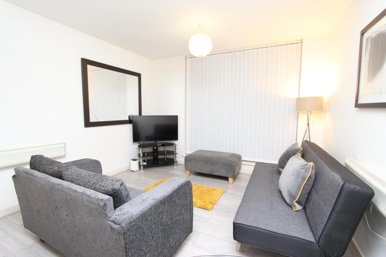 Spacious 1- Bedroom Apartment In E16 Лондон Екстер'єр фото